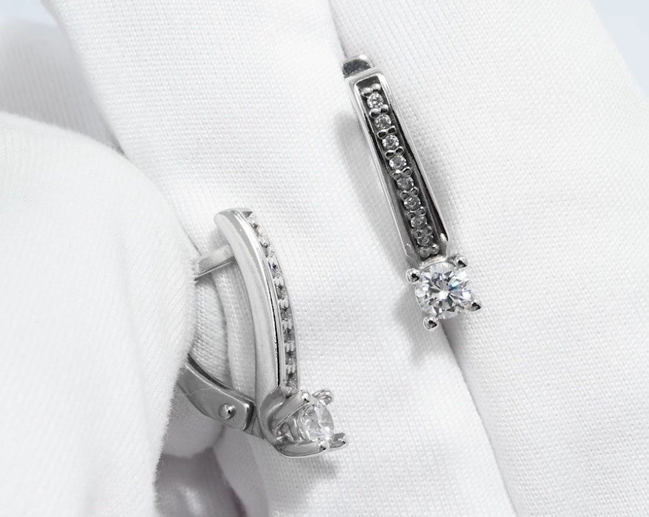 Серьги Diamant 94-120-01573-1 вес 2.32 г серебро, фианит купить,NaN