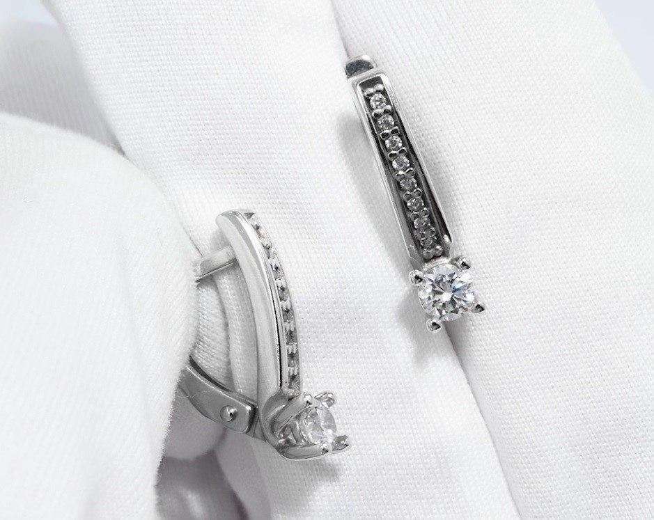 Серьги Diamant 94-120-01573-1 вес 2.32 г серебро, фианит купить,NaN