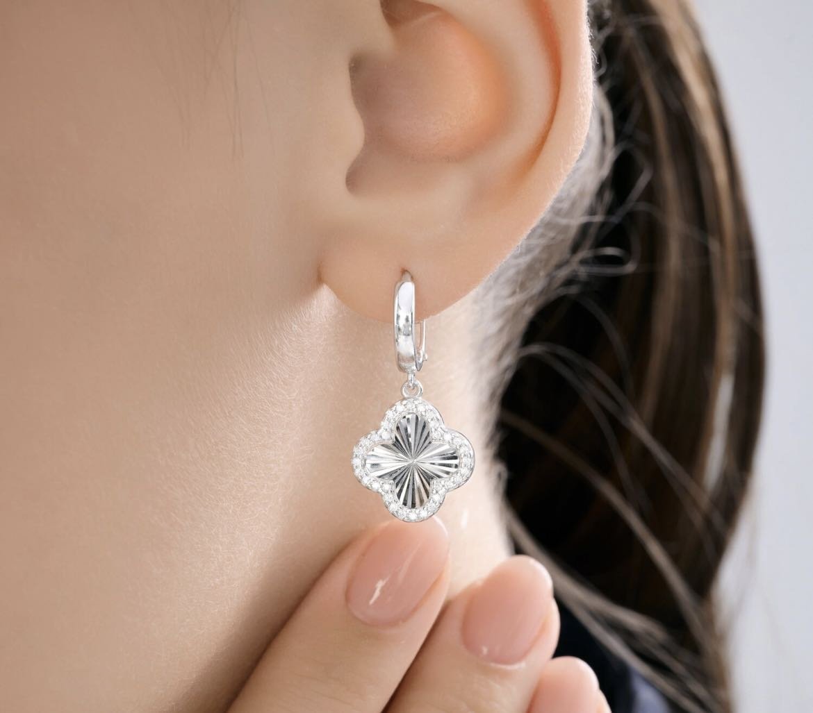 Серьги SOKOLOV 94027287 вес 3.98 г серебро, фианит купить,NaN