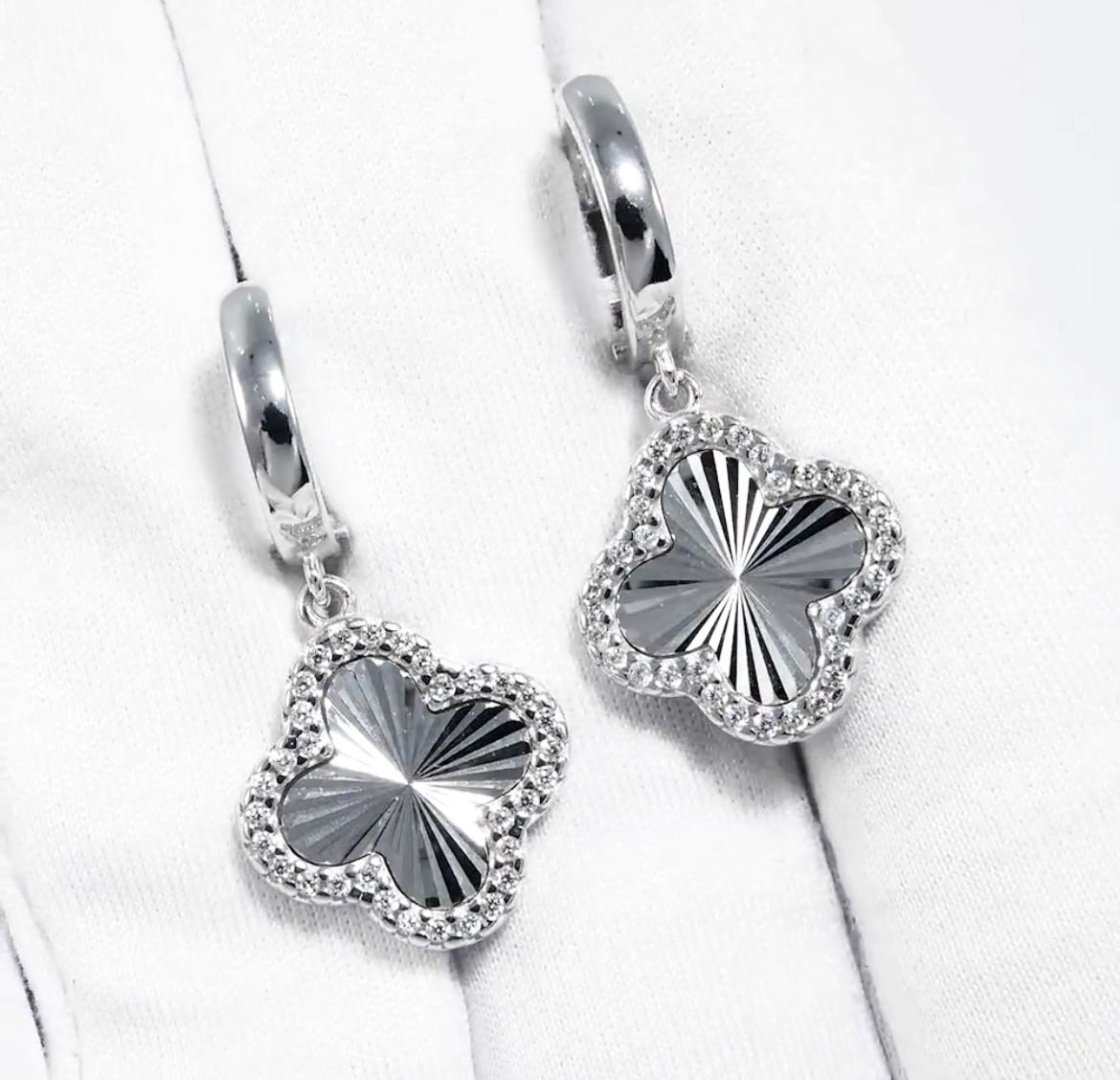 Серьги SOKOLOV 94027287 вес 3.98 г серебро, фианит купить,NaN