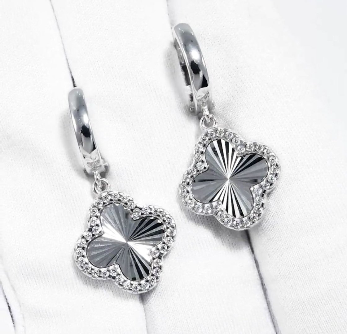 Серьги SOKOLOV 94027287 вес 3.98 г серебро, фианит купить,NaN