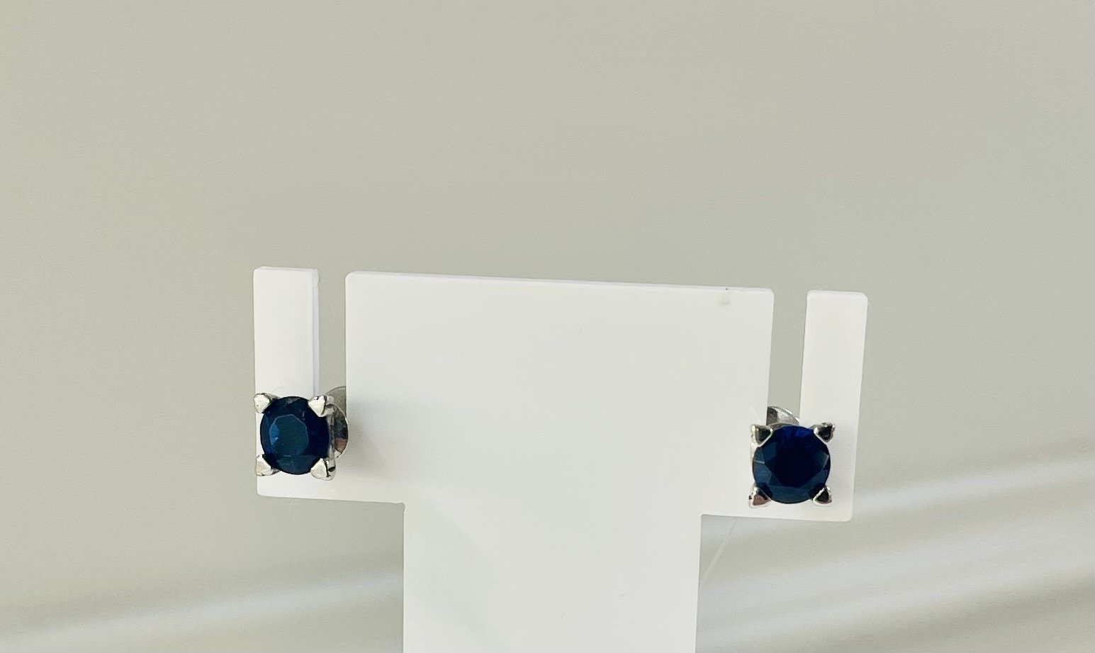Пусеты AQUAMARINE 42892Б.5 вес 1.57 г серебро, наносапфир купить,NaN