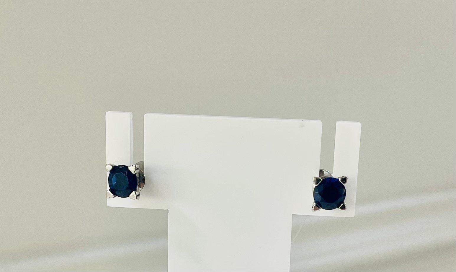 Пусеты AQUAMARINE 42892Б.5 вес 1.57 г серебро, наносапфир купить,NaN