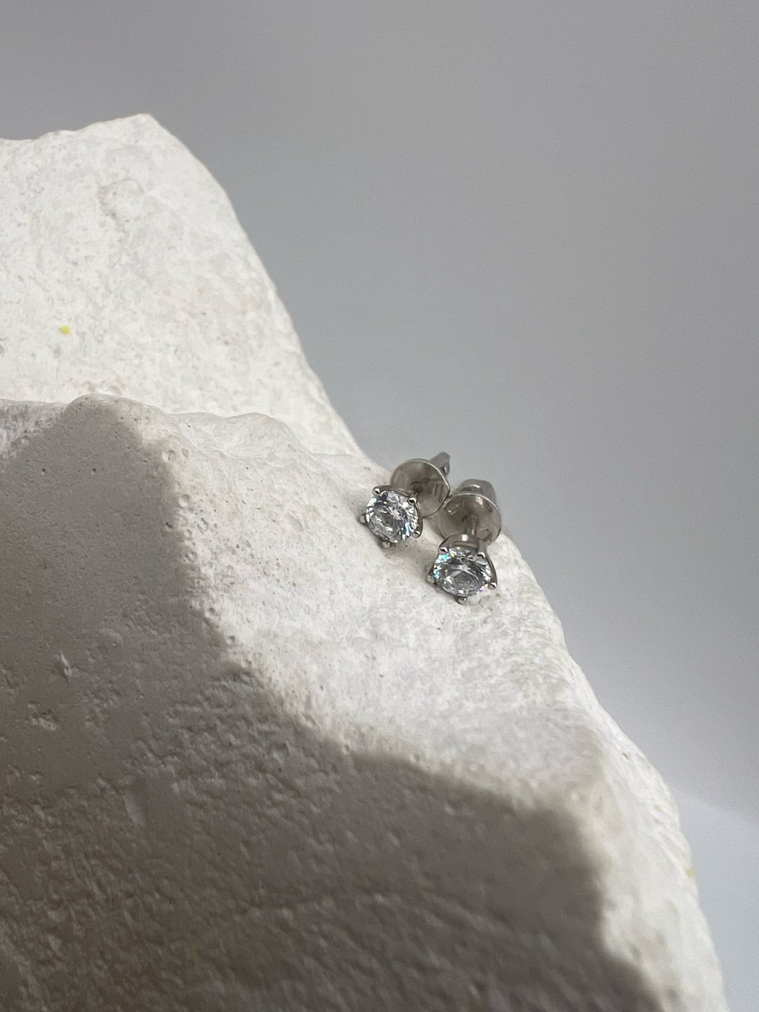 Пусеты AQUAMARINE 436431А.5/1 вес 1.25 г серебро, фианит купить,NaN