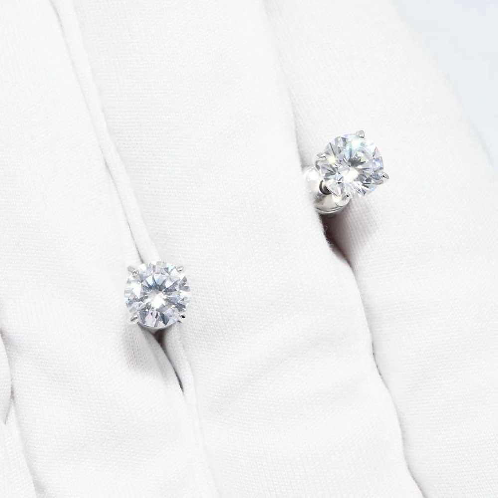 Пусеты Diamant 94-122-01550-1 вес 1.67 г серебро, фианит купить,NaN