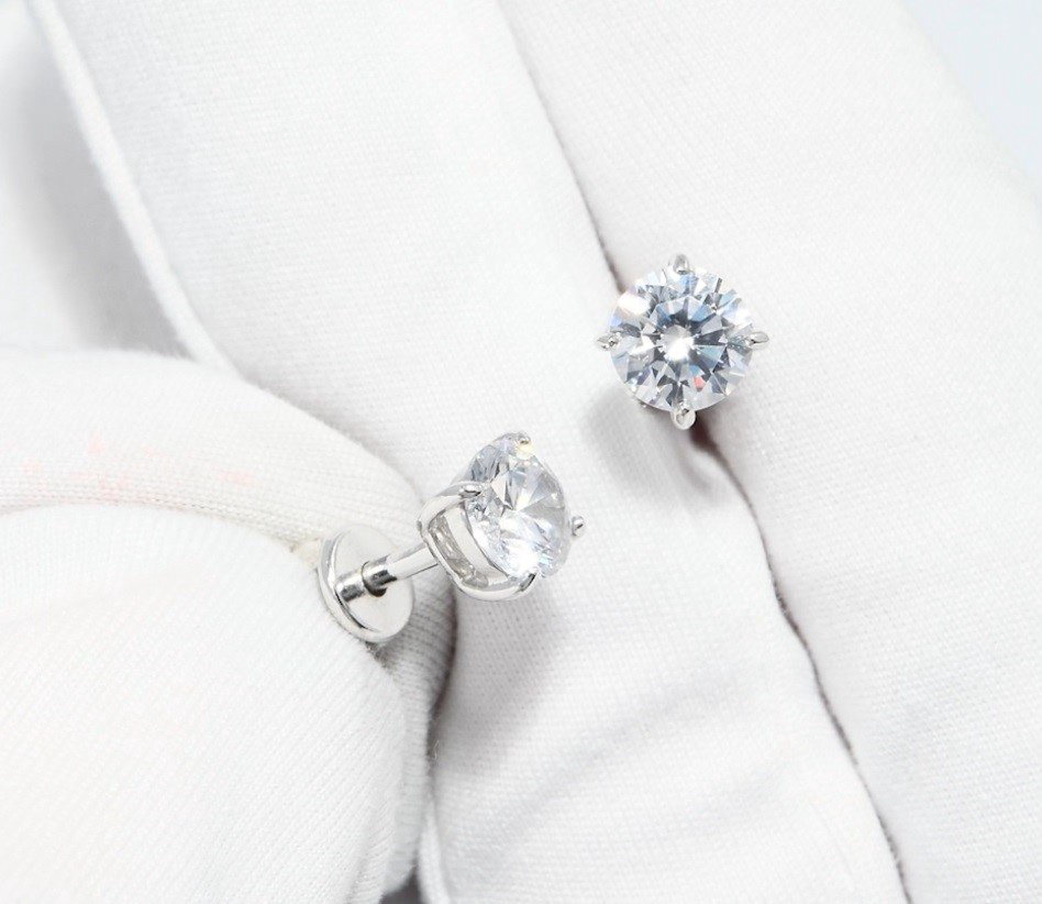 Пусеты Diamant 94-122-01550-1 вес 1.67 г серебро, фианит купить,NaN