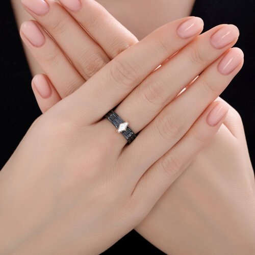 Кольцо Diamant 51-210-00486-2 размер 17.5 вес 0.4 г золото, бриллиант, керамика купить,NaN