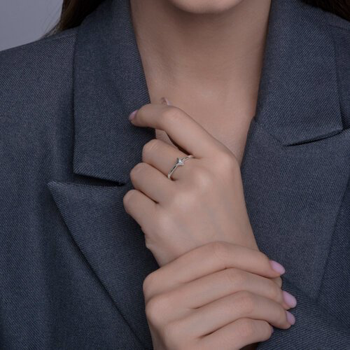 Кольцо Diamant 94-210-02137-1_17 размер 17 вес 1.38 г серебро, бриллиант купить,NaN