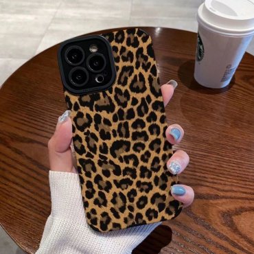 Чехол Для Apple iPhone 15 коричневый купить,400