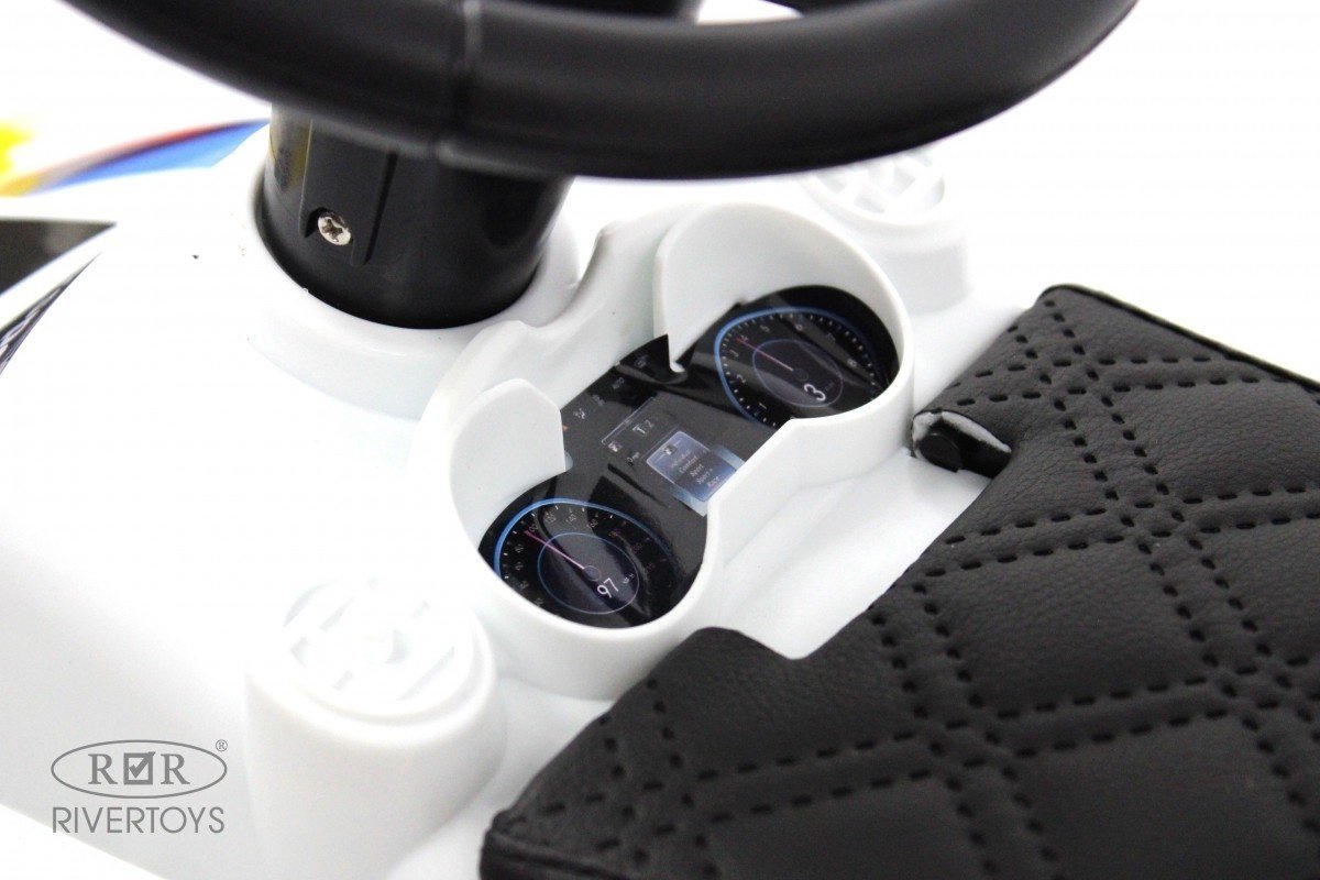 Каталка River Toys F003FF белый