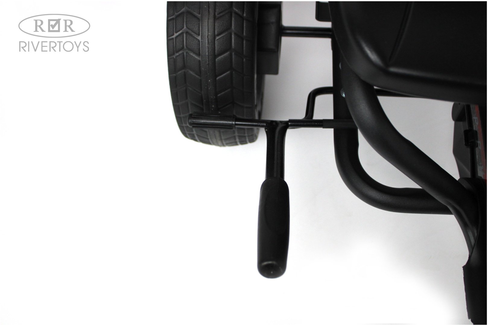 Веломобиль RiverToys C222CC красный