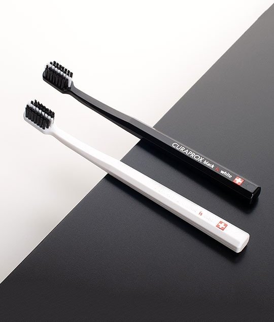 CURAPROX Black is White duet SwissCare зубная щетка, набор по уходу за полостью рта мягкая 2 шт