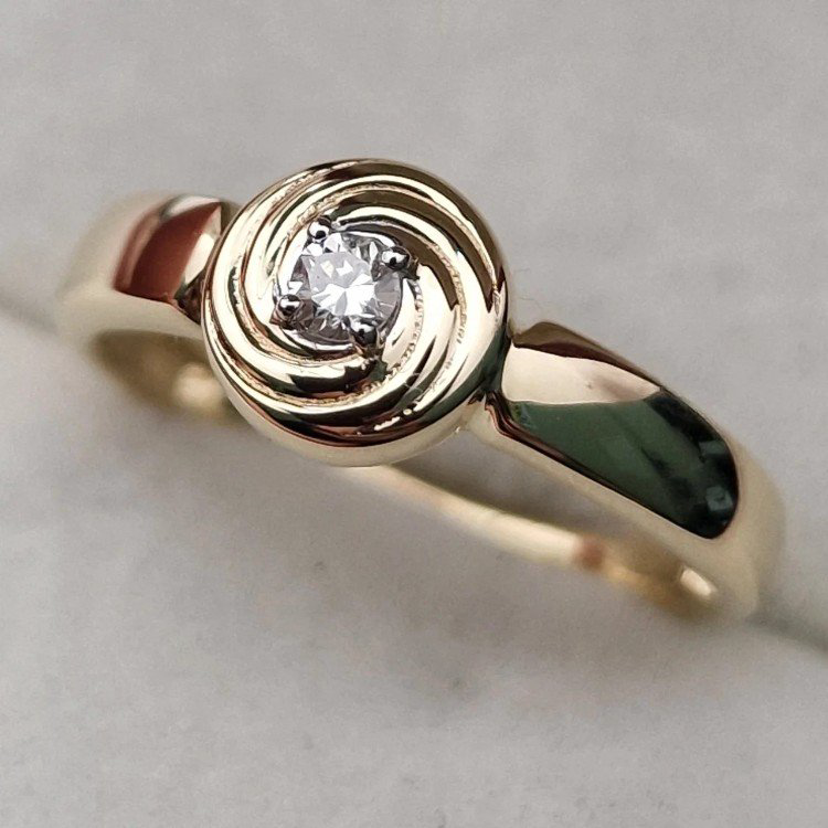 Кольцо Deimantas 105562661 17р 2,21гр 0,07ct. купить,NaN