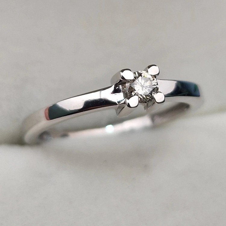 Кольцо Deimantas 105562752 16,5р 1,86гр 0,13ct. купить,NaN