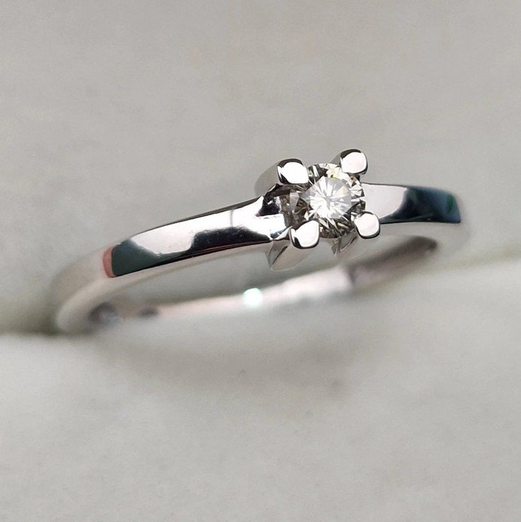 Кольцо Deimantas 105562752 16,5р 1,86гр 0,13ct. купить,NaN