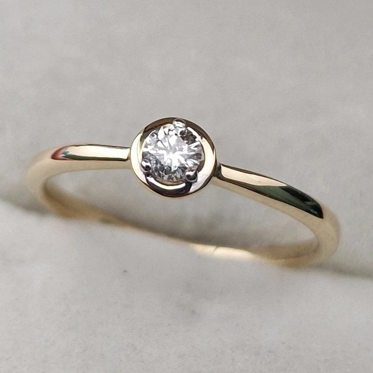 Кольцо Deimantas 105562702 16,5р 1,23гр 0,11ct. купить,NaN