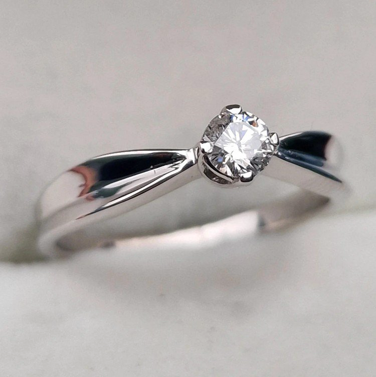 Кольцо Deimantas 105562785 16,5р 2,23гр 0,205ct. купить,NaN