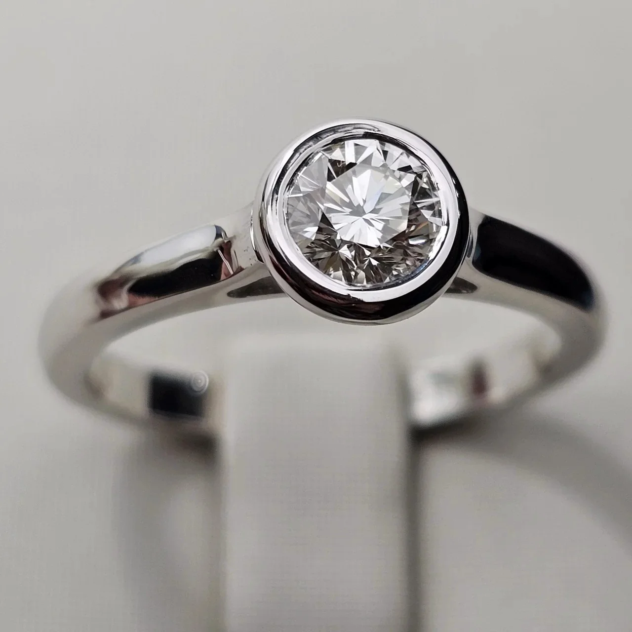 Кольцо Deimantas 113301554 17,5р 0,50ct. купить,NaN