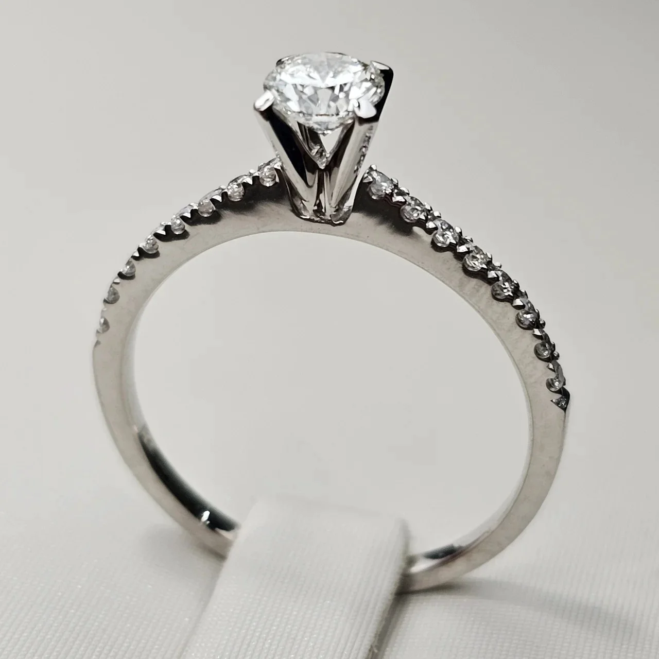 Кольцо Deimantas 113301523 17р 0,53ct. купить,NaN