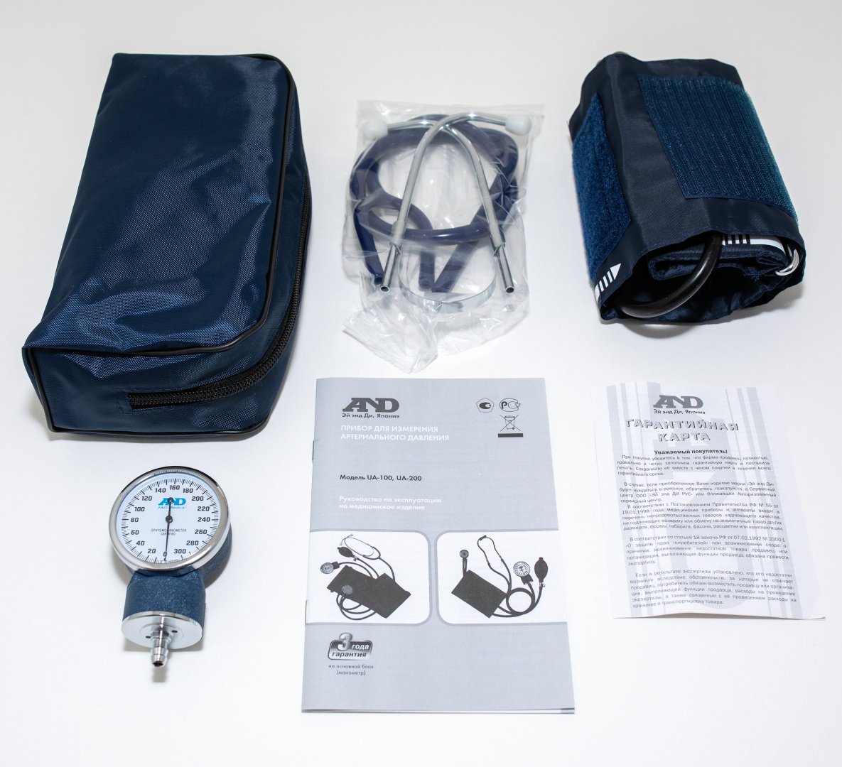 Тонометр AND UA-100 со встроенным стетоскопом механический на плечо