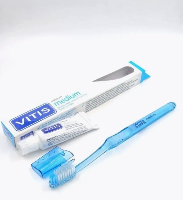 Vitis Medium с зубной пастой набор по уходу за полостью рта средняя 2 шт