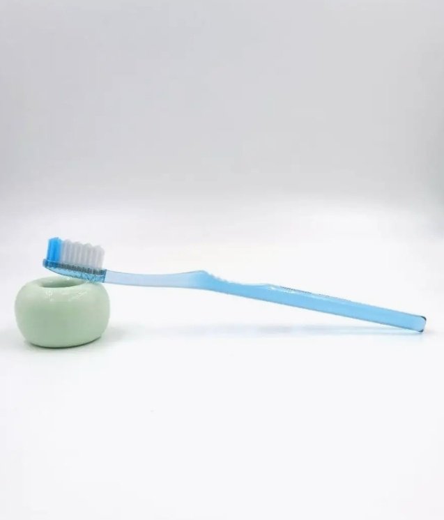 Vitis Medium с зубной пастой набор по уходу за полостью рта средняя 2 шт