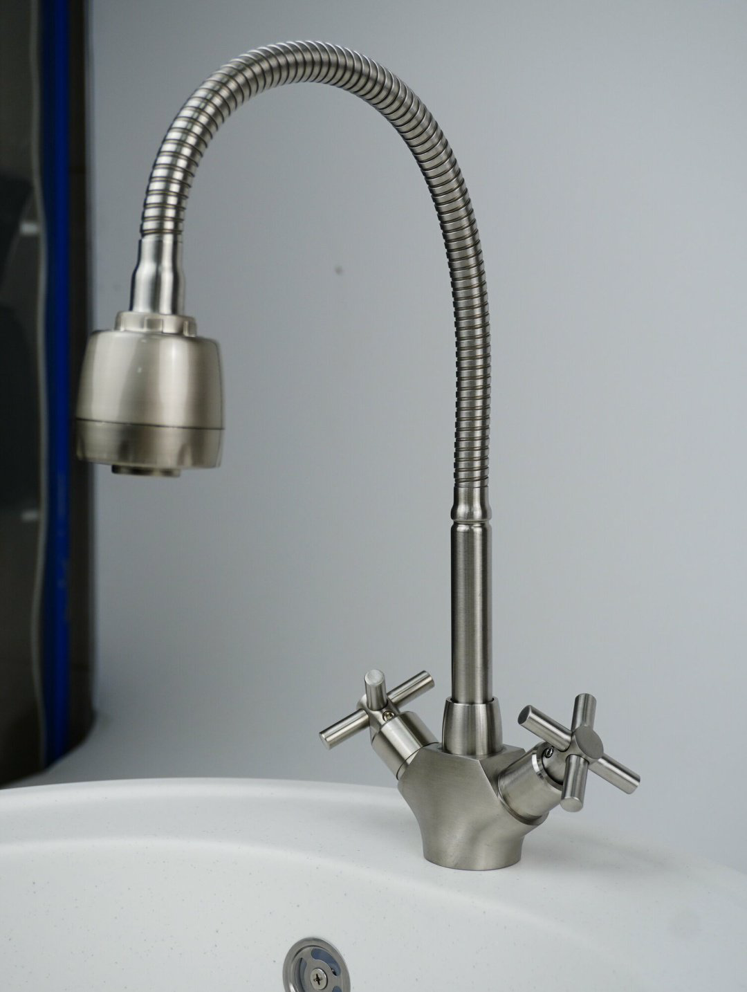 Смеситель с гибким изливом Potato P58357S, латунь, цвет хром купить,36600