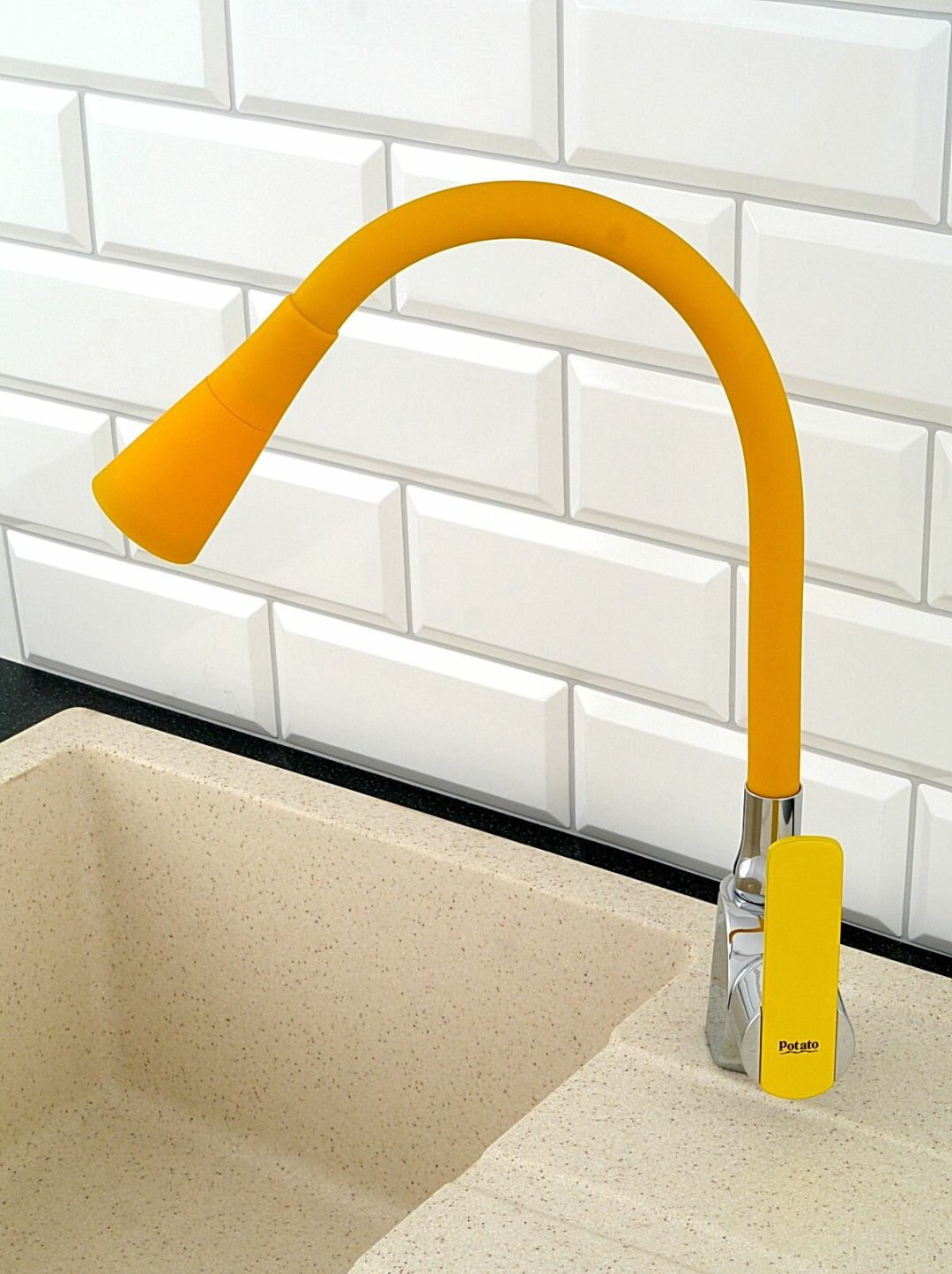 Смеситель с гибким изливом Potato P59238-10, латунь, цвет желтый купить,43900