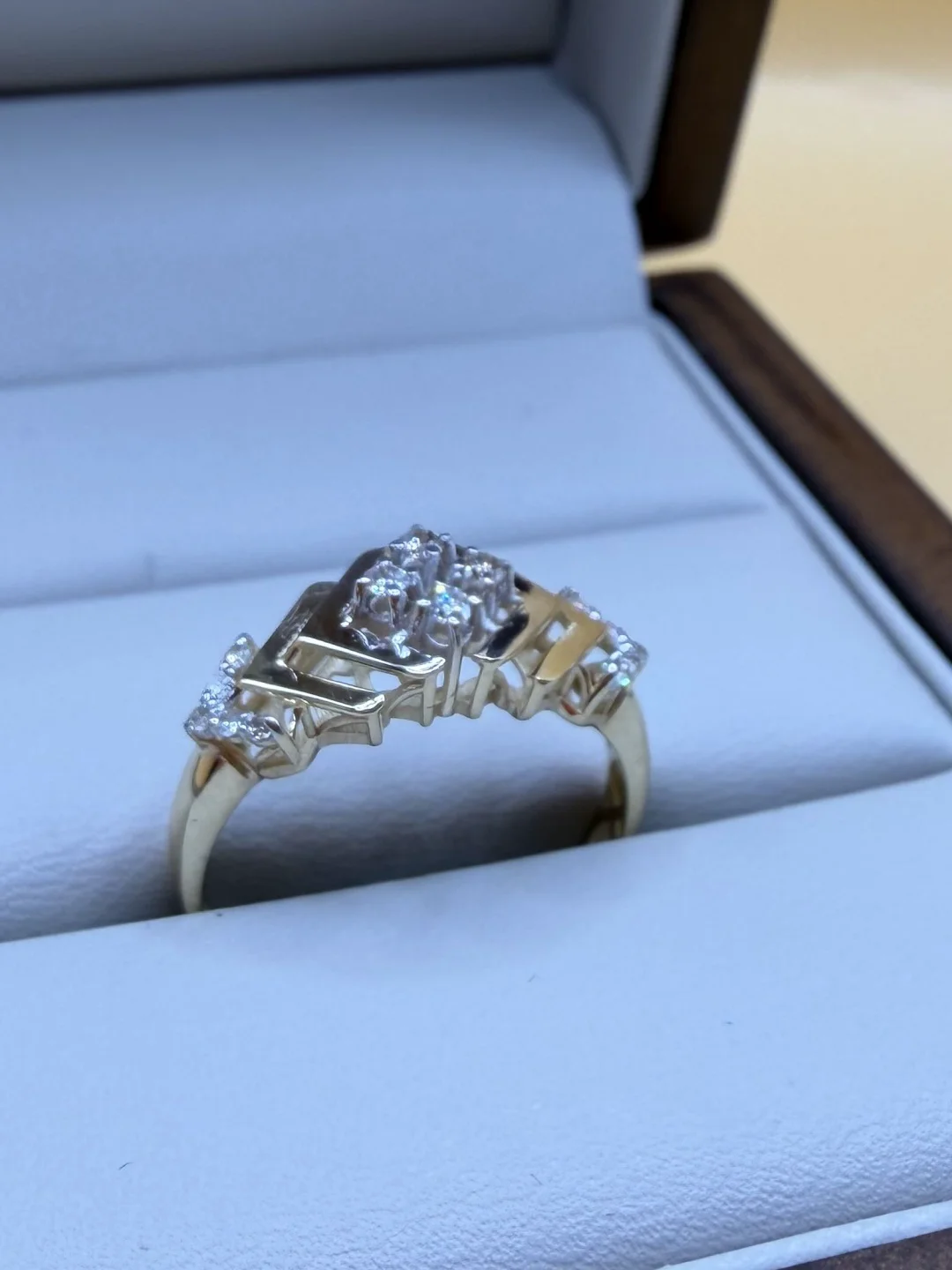 Кольцо Luxrai золото, бриллиант желтое 585 купить,NaN