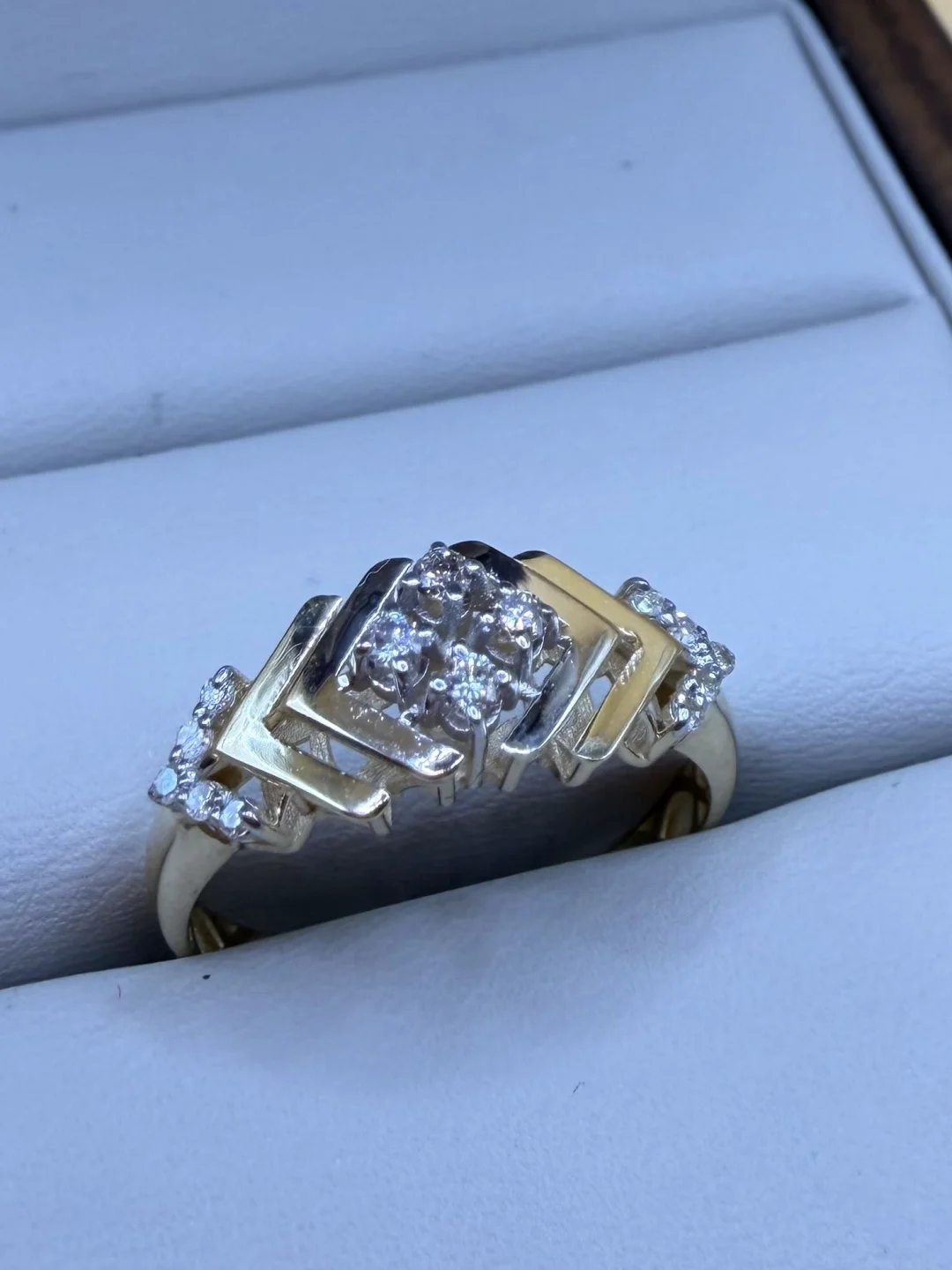 Кольцо Luxrai золото, бриллиант желтое 585 купить,NaN