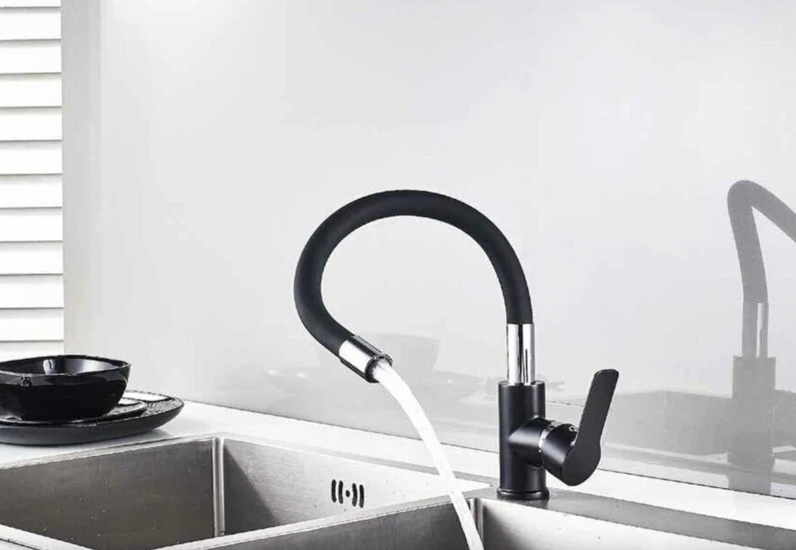 Смеситель с гибким изливом Haiba HB70113-7, латунь, цвет черный купить,38896