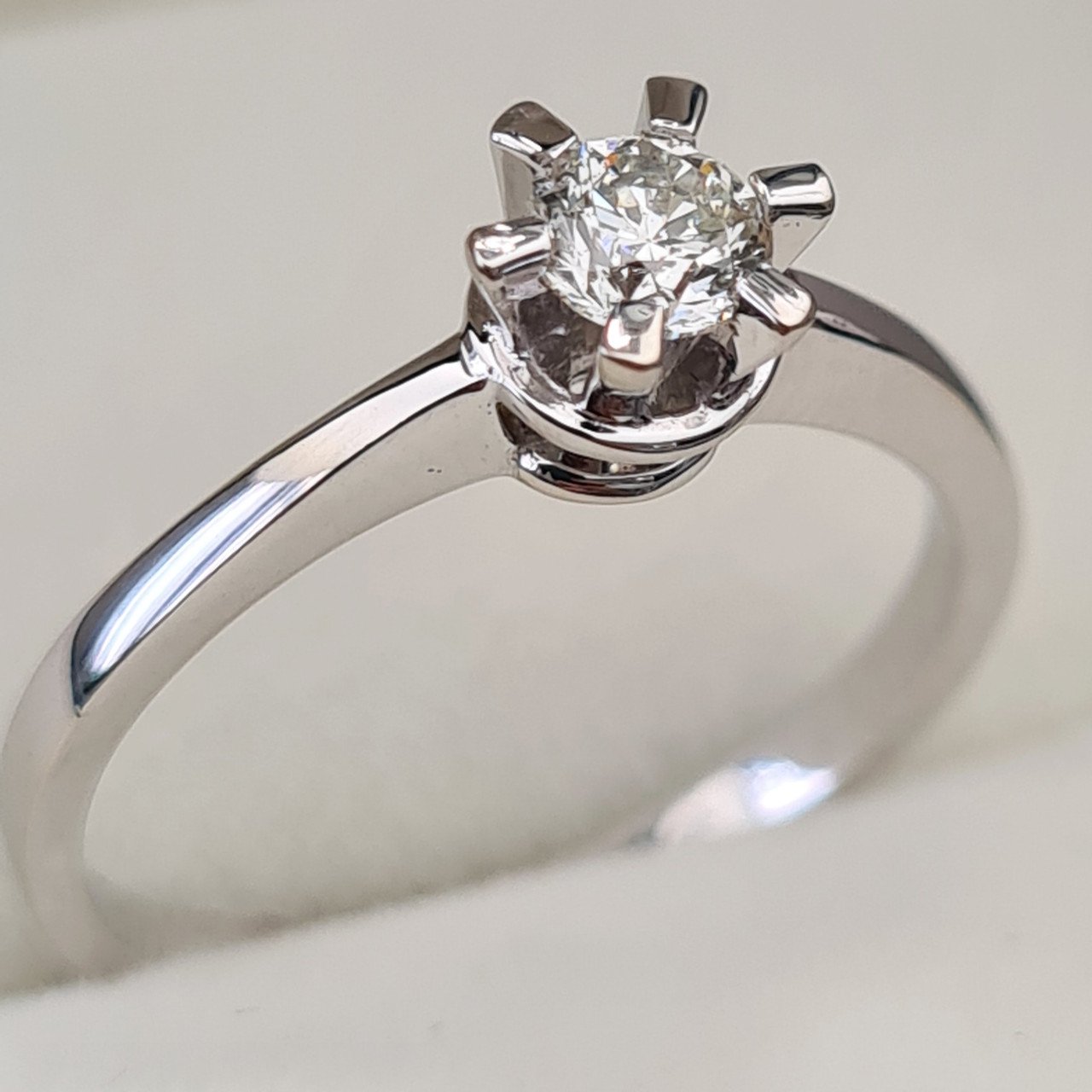 Кольцо Deimantas 92945394 17,5р 2,38гр 0,31ct. купить,NaN