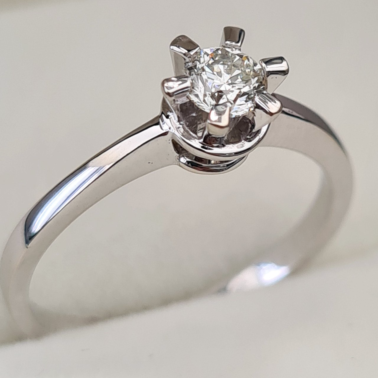 Кольцо Deimantas 92945394 17,5р 2,38гр 0,31ct. купить,NaN