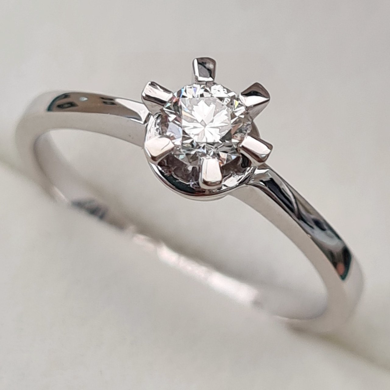 Кольцо Deimantas 92945394 17,5р 2,38гр 0,31ct. купить,NaN