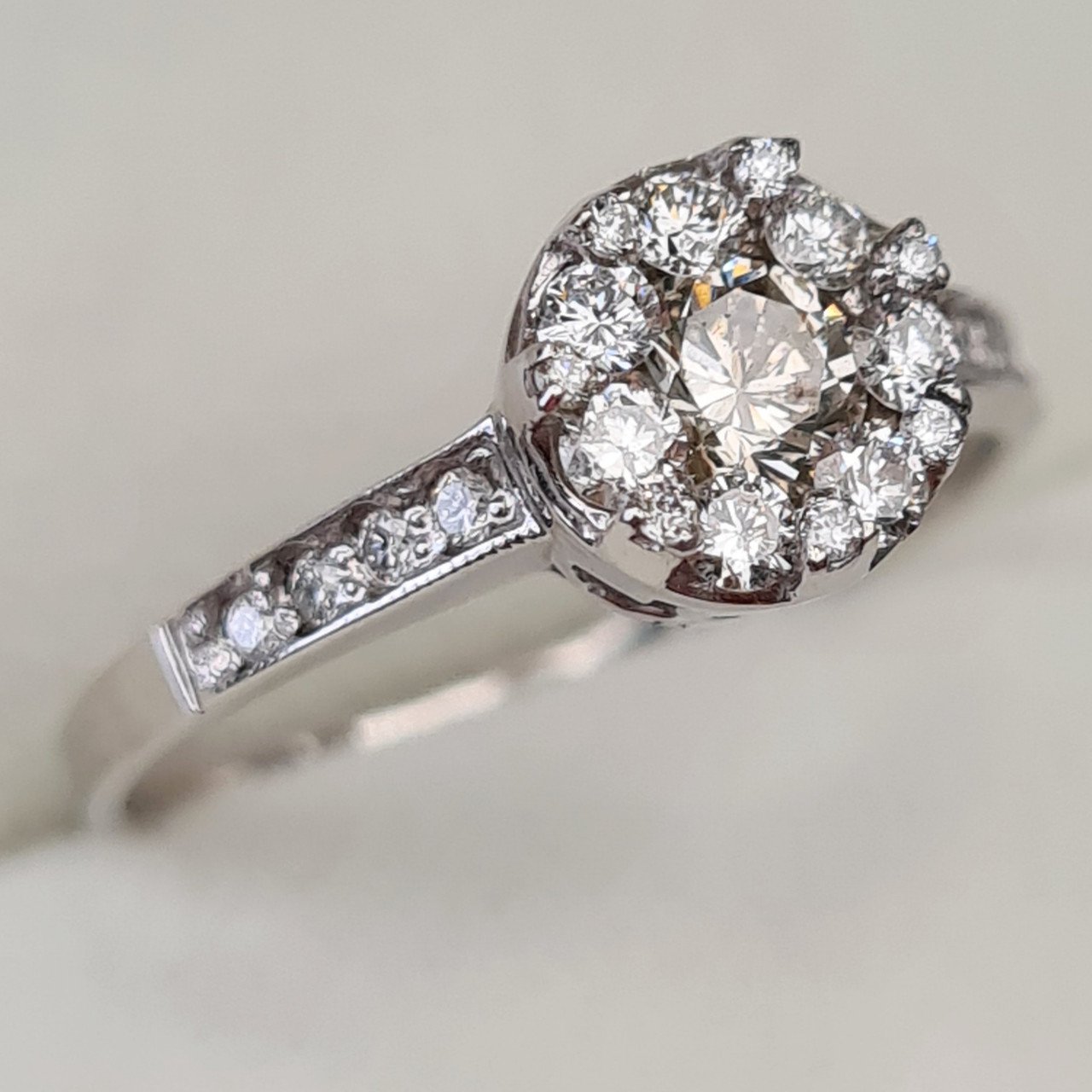 Кольцо Deimantas 92945287 17,5р 2,41гр 0,61ct. купить,NaN