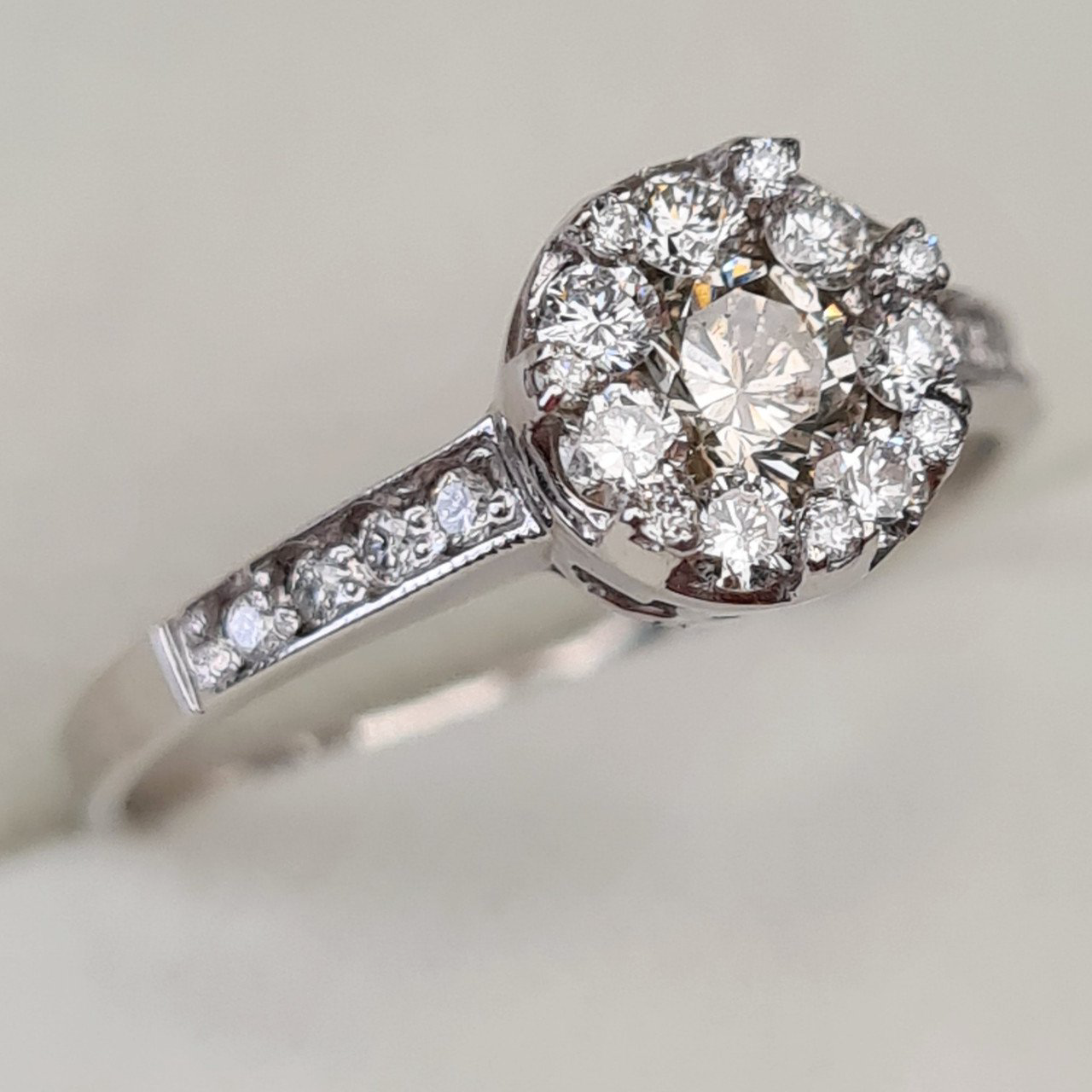 Кольцо Deimantas 92945287 17,5р 2,41гр 0,61ct. купить,NaN