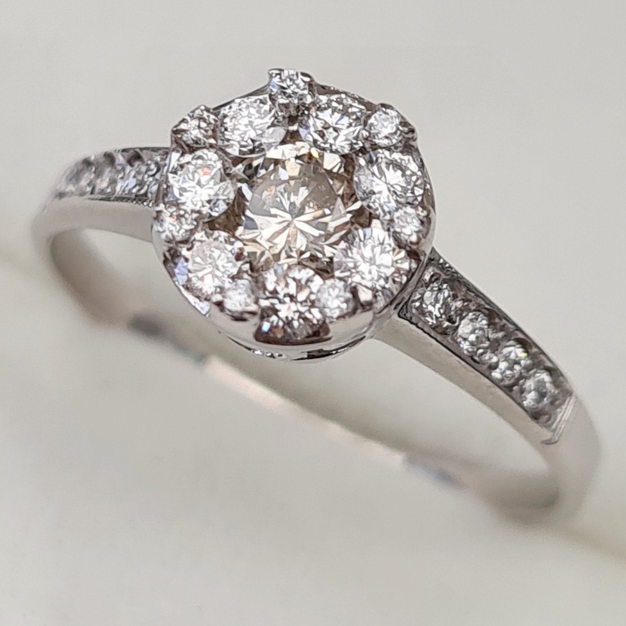 Кольцо Deimantas 92945287 17,5р 2,41гр 0,61ct. купить,NaN