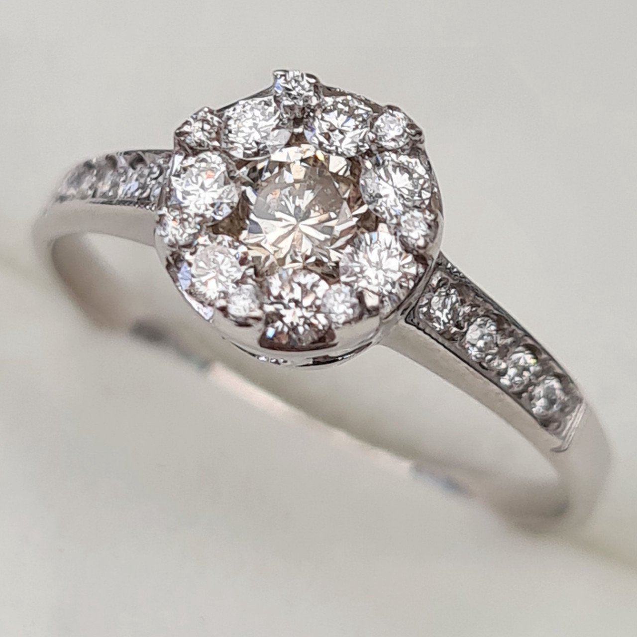Кольцо Deimantas 92945287 17,5р 2,41гр 0,61ct. купить,NaN