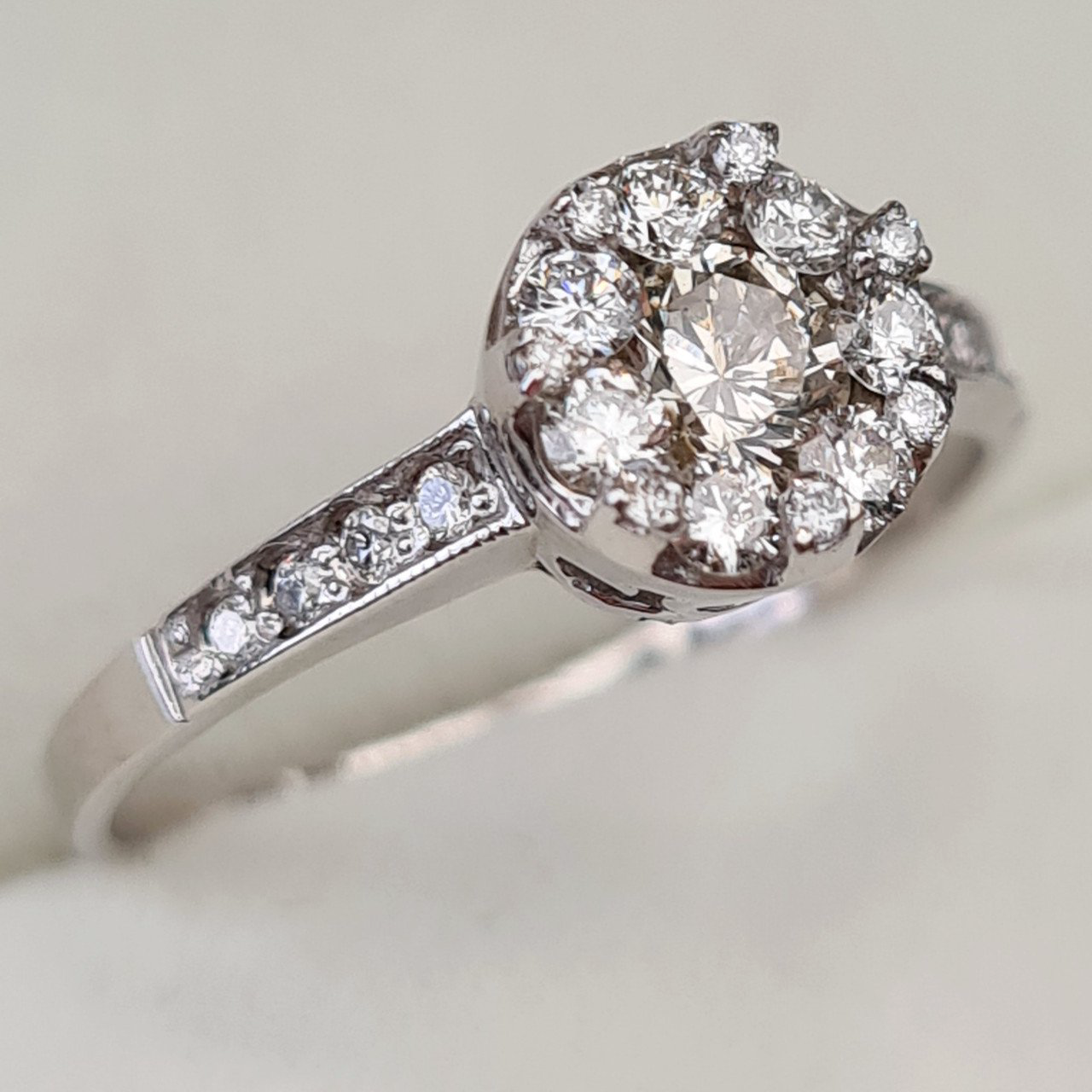 Кольцо Deimantas 92945287 17,5р 2,41гр 0,61ct. купить,NaN