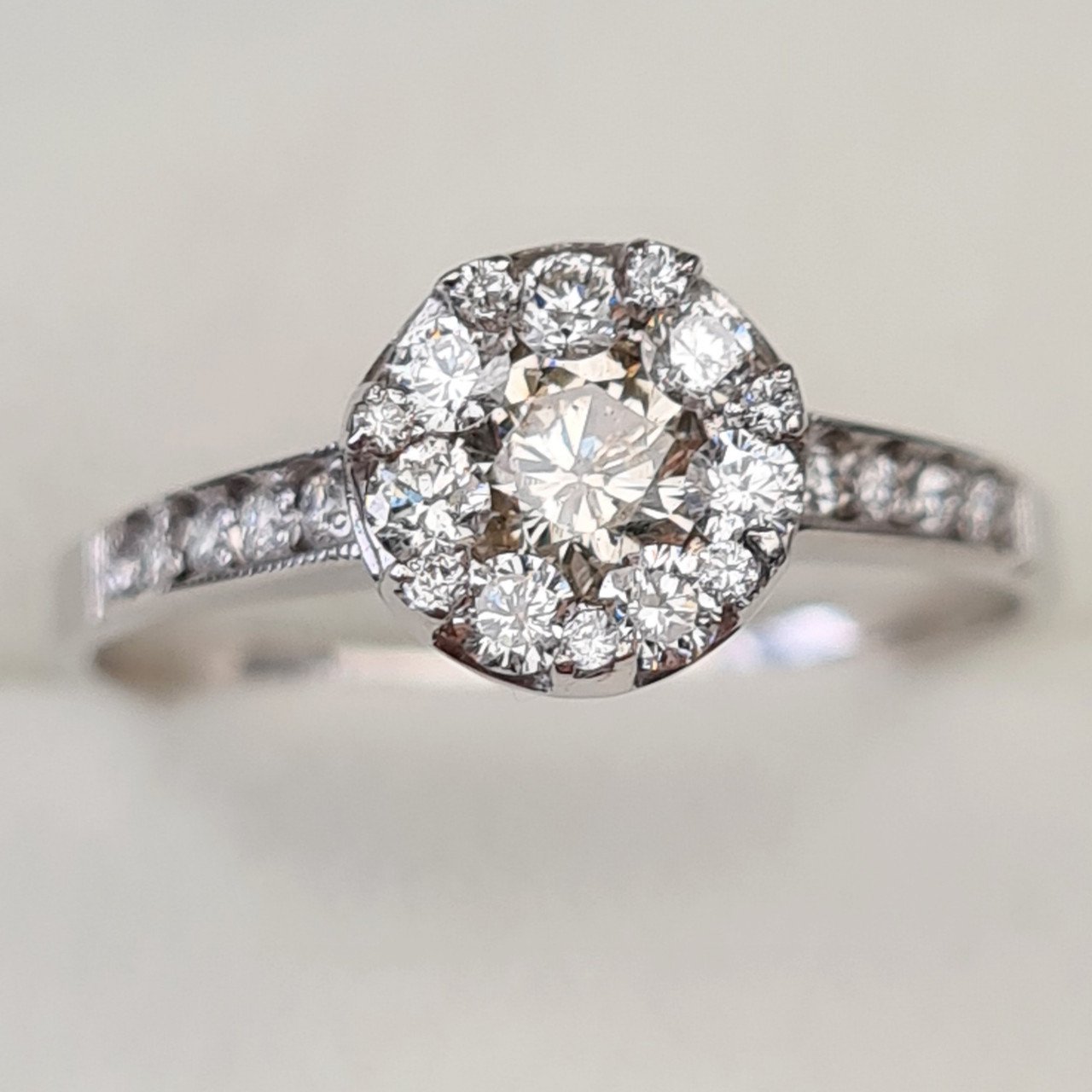 Кольцо Deimantas 92945287 17,5р 2,41гр 0,61ct. купить,NaN
