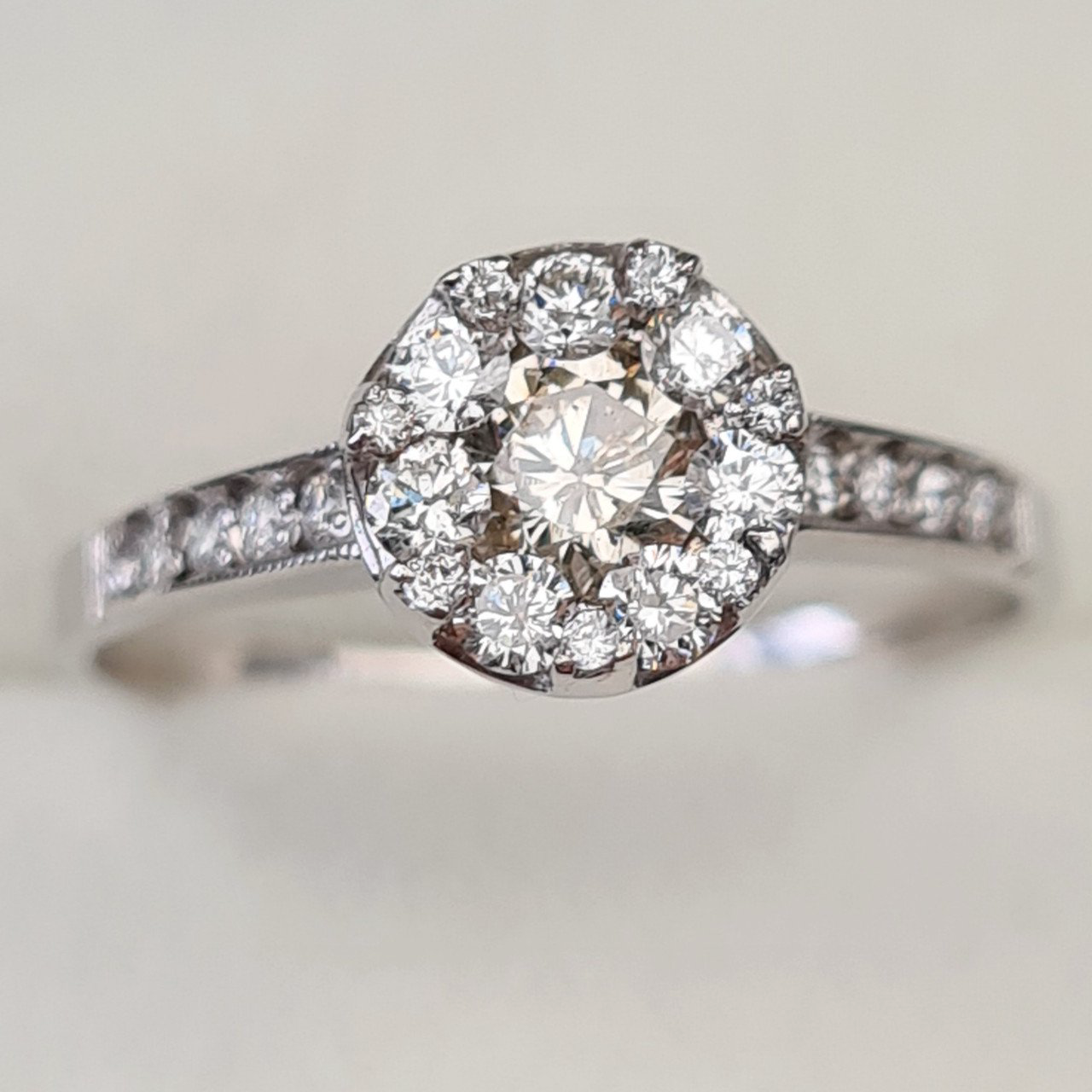 Кольцо Deimantas 92945287 17,5р 2,41гр 0,61ct. купить,NaN