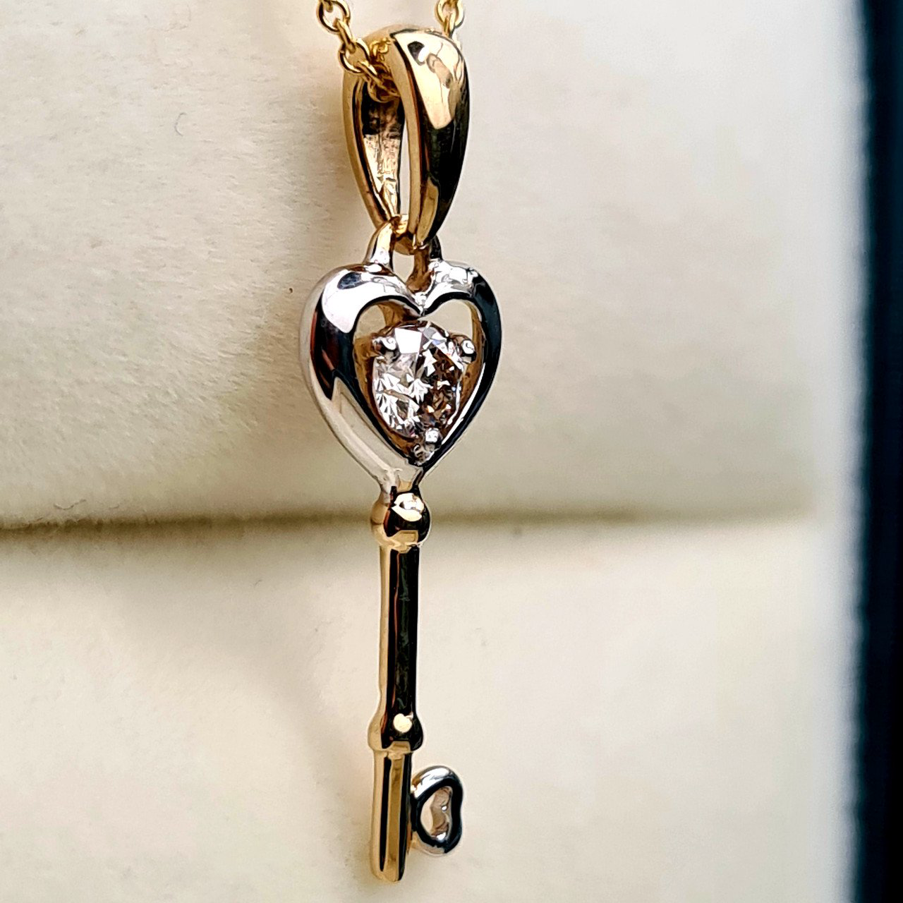 Колье Deimantas 95832970 45см 2,13гр 0,16ct. купить,NaN