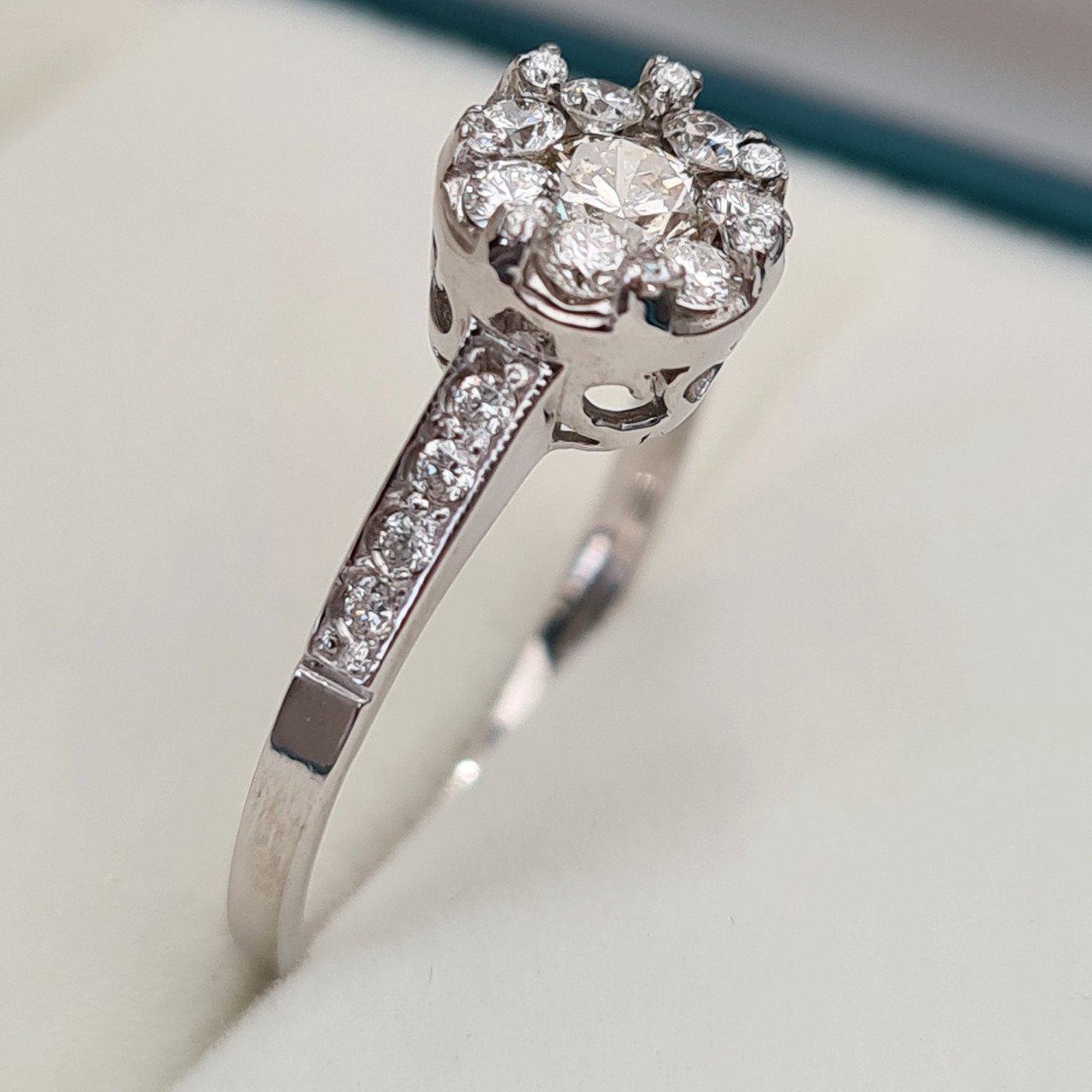 Кольцо Deimantas 92945287 17,5р 2,41гр 0,61ct. купить,NaN