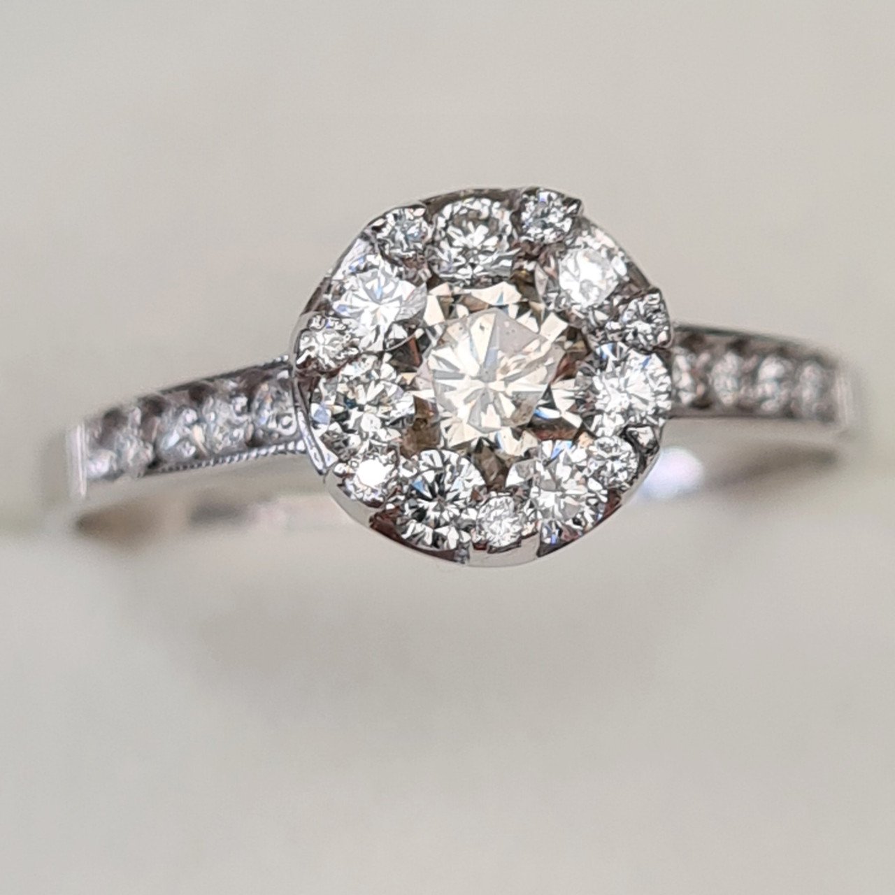 Кольцо Deimantas 92945287 17,5р 2,41гр 0,61ct. купить,NaN