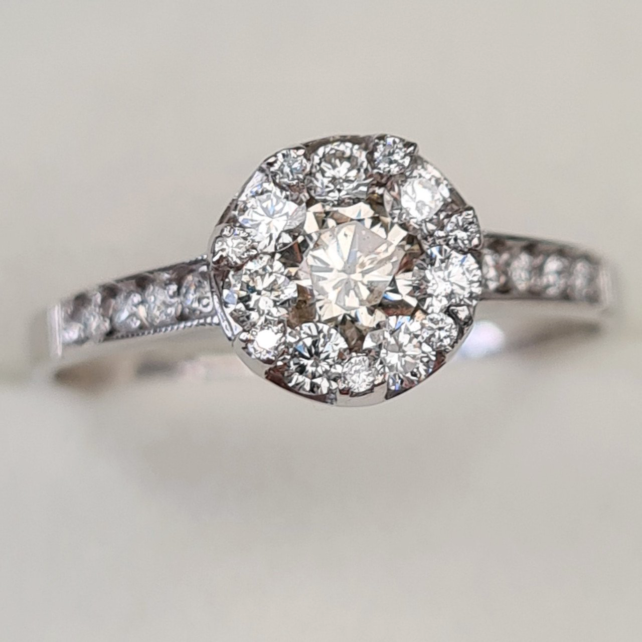 Кольцо Deimantas 92945287 17,5р 2,41гр 0,61ct. купить,NaN