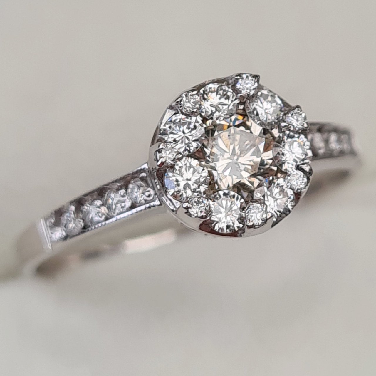 Кольцо Deimantas 92945287 17,5р 2,41гр 0,61ct. купить,NaN