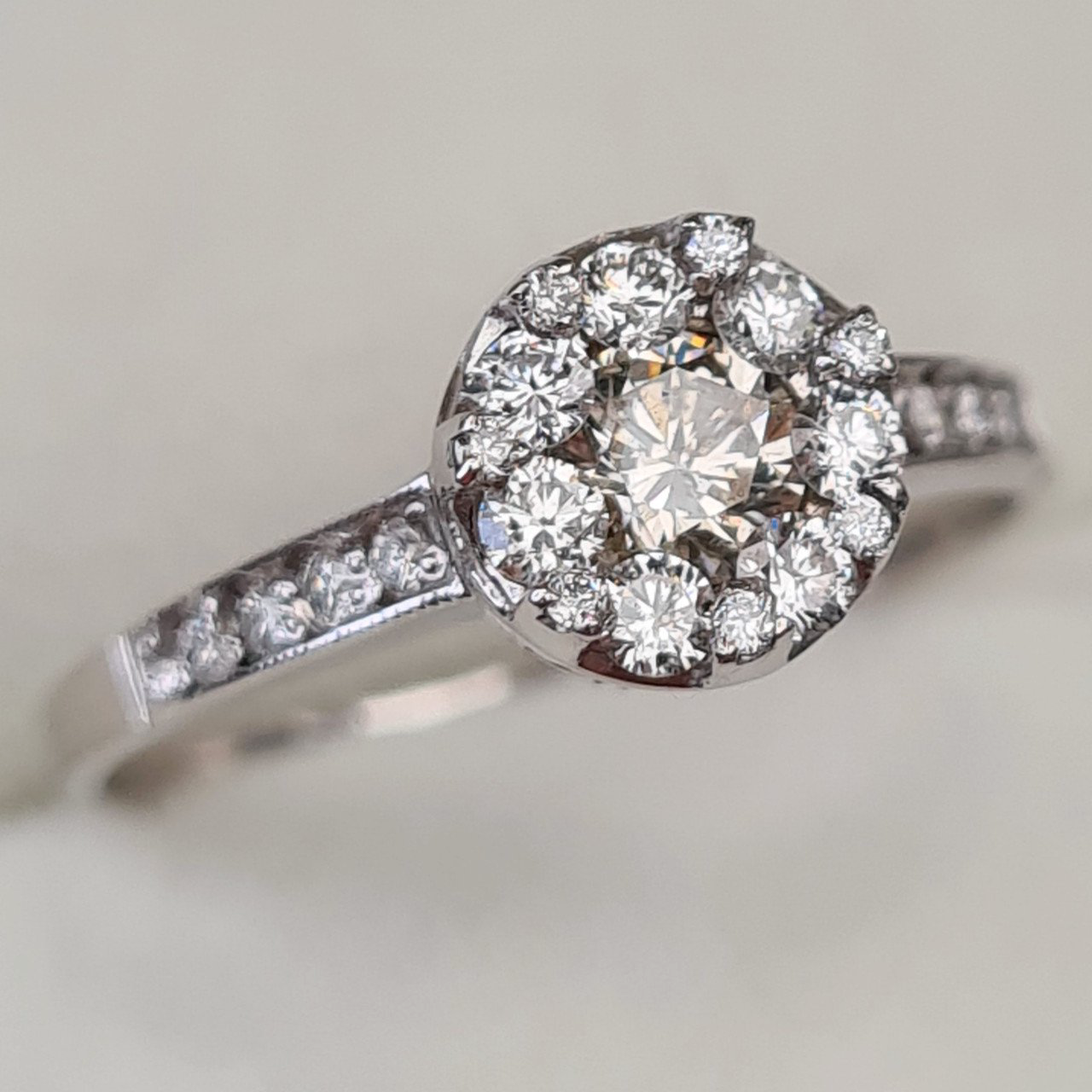 Кольцо Deimantas 92945287 17,5р 2,41гр 0,61ct. купить,NaN