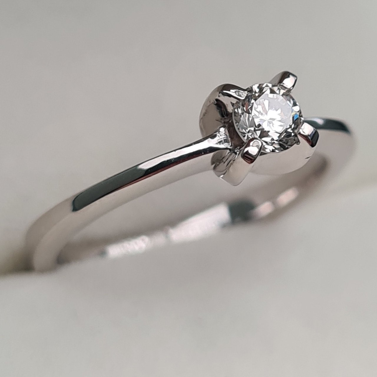 Кольцо Deimantas 93314899 16,5р 2,79гр 0,23ct. купить,NaN