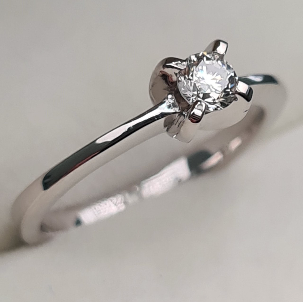 Кольцо Deimantas 93314899 16,5р 2,79гр 0,23ct. купить,NaN