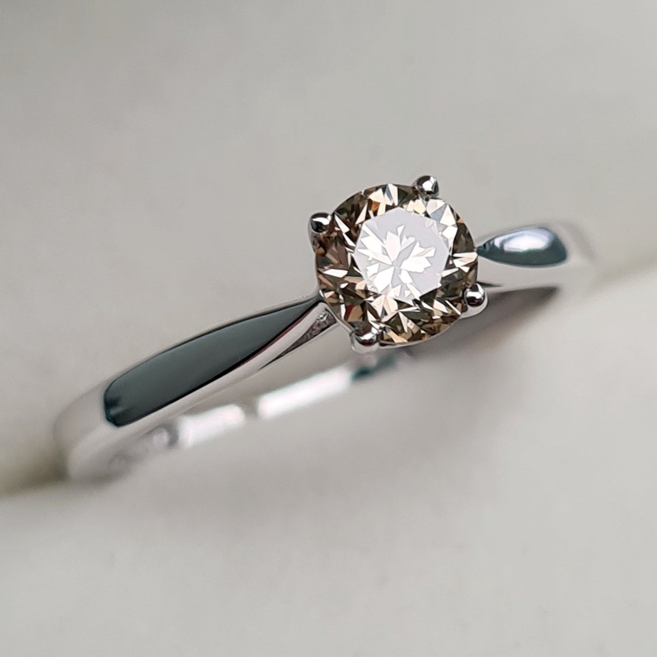 Кольцо Deimantas 93359107 16,5р 1,75гр 0,51ct. купить,NaN
